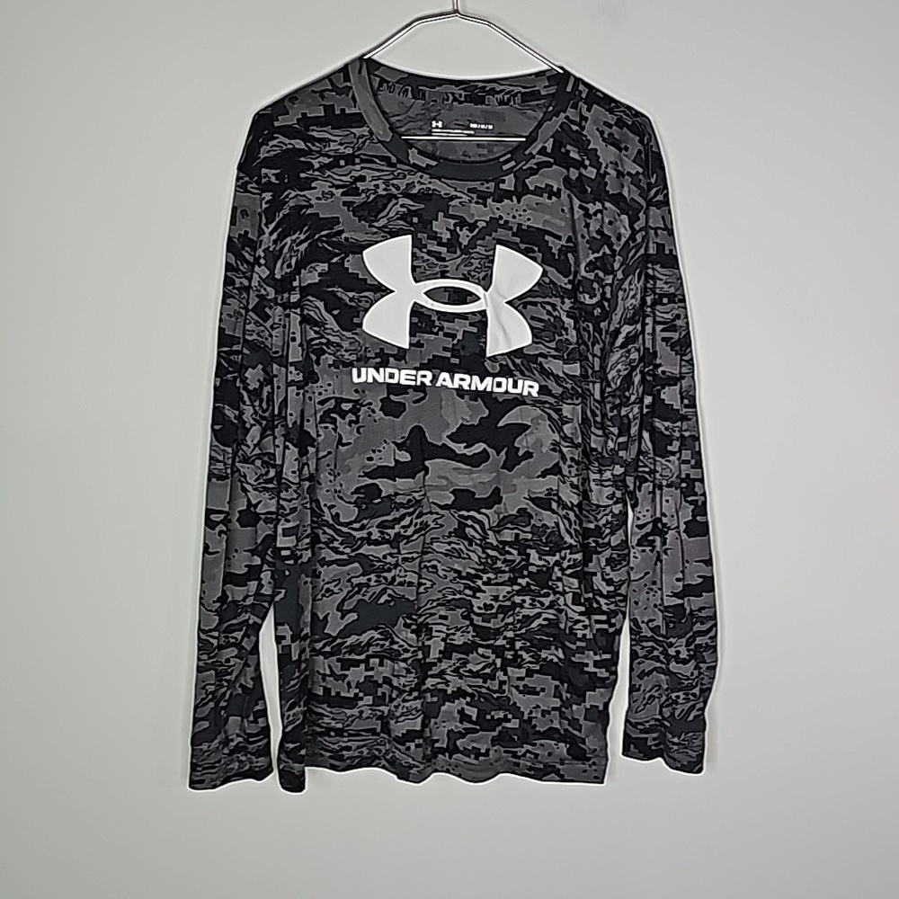 Under Armour medium black and gray camo athletic long sleeve shirt